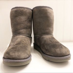 UGGS classic gray short sheepskin suede boot